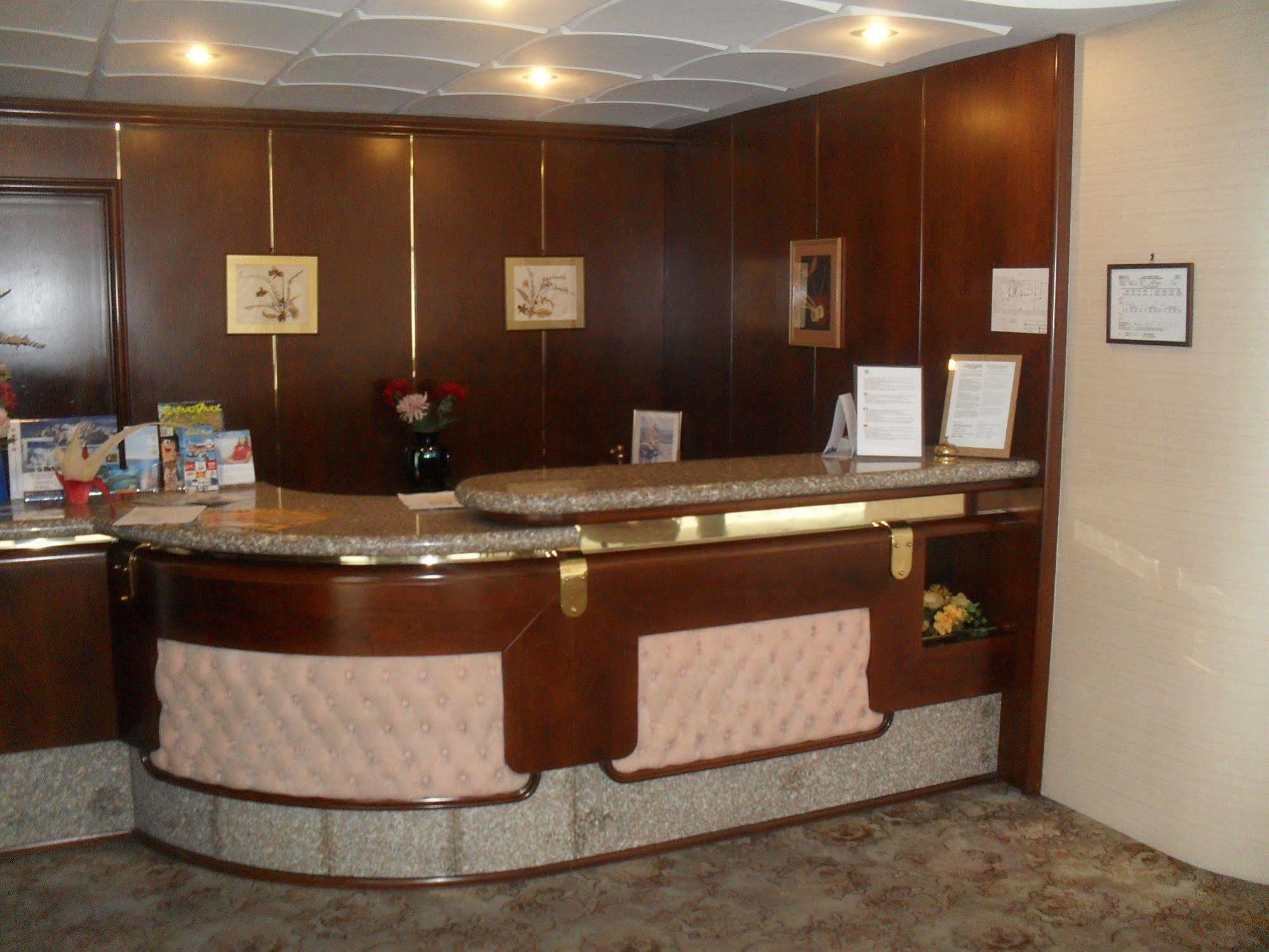 Hotel Antares Arona Kültér fotó